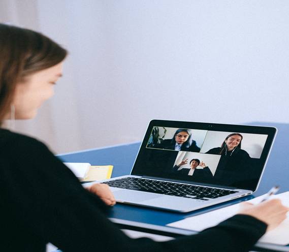 What Makes A Woman More Confident In Online Meetings